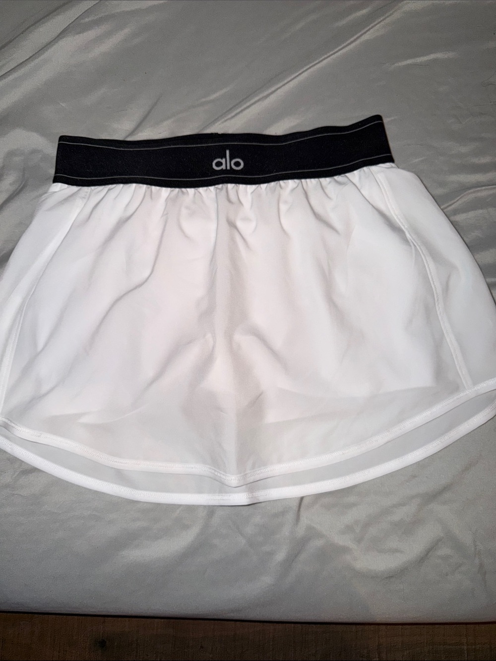 ALO Yoga White Athletic Skirt with Black Elastic Waistband